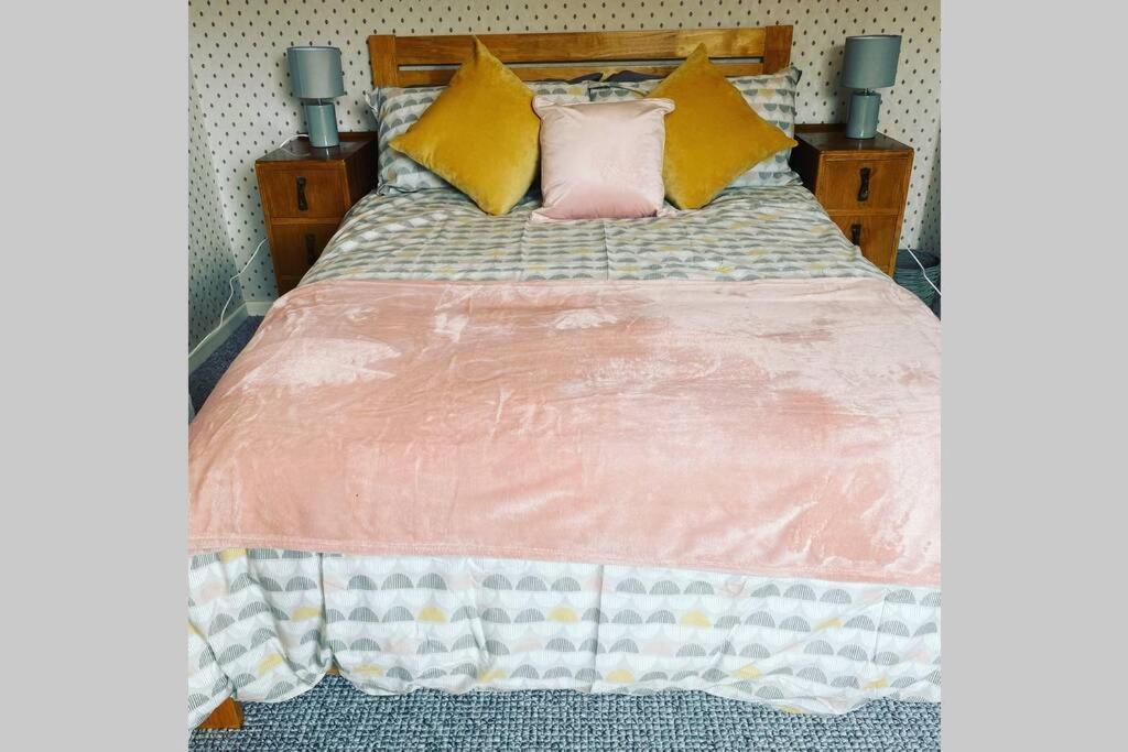 Sea House, Castlerock - Hosts 6, 3 Bedroom House エクステリア 写真