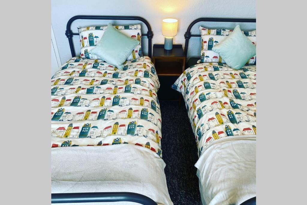 Sea House, Castlerock - Hosts 6, 3 Bedroom House エクステリア 写真
