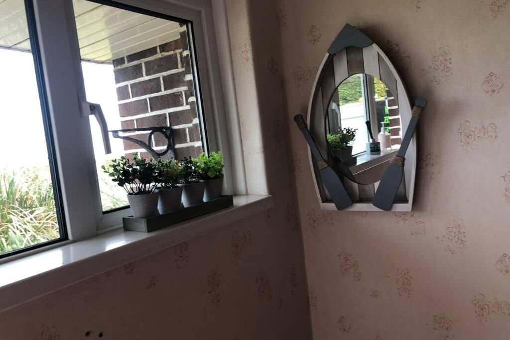 Sea House, Castlerock - Hosts 6, 3 Bedroom House エクステリア 写真