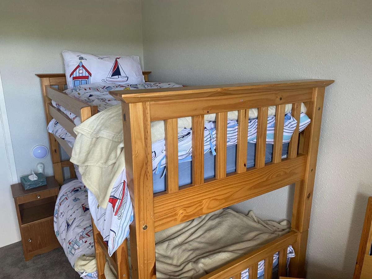 Sea House, Castlerock - Hosts 6, 3 Bedroom House エクステリア 写真