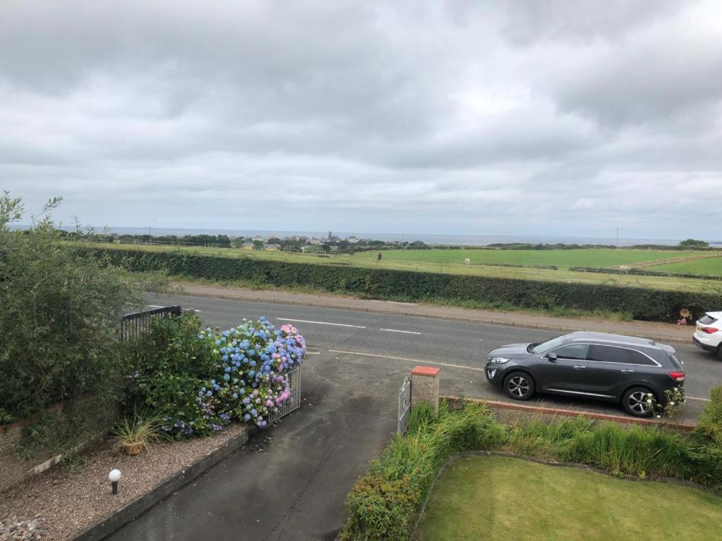 Sea House, Castlerock - Hosts 6, 3 Bedroom House エクステリア 写真