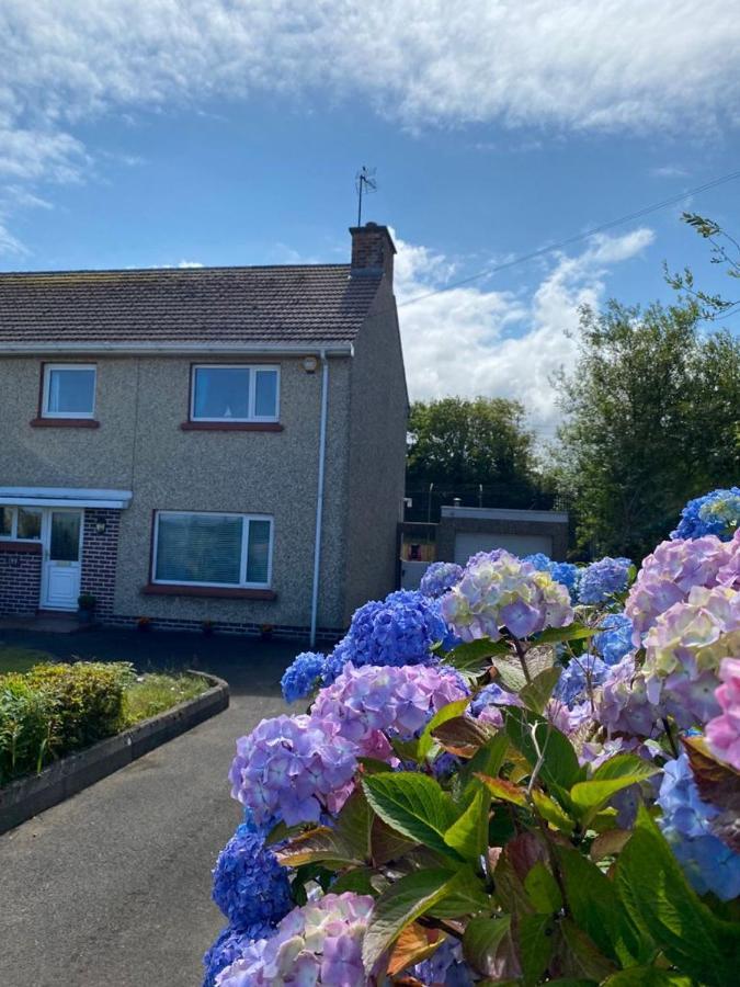 Sea House, Castlerock - Hosts 6, 3 Bedroom House エクステリア 写真