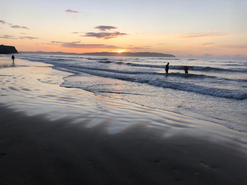 Sea House, Castlerock - Hosts 6, 3 Bedroom House エクステリア 写真